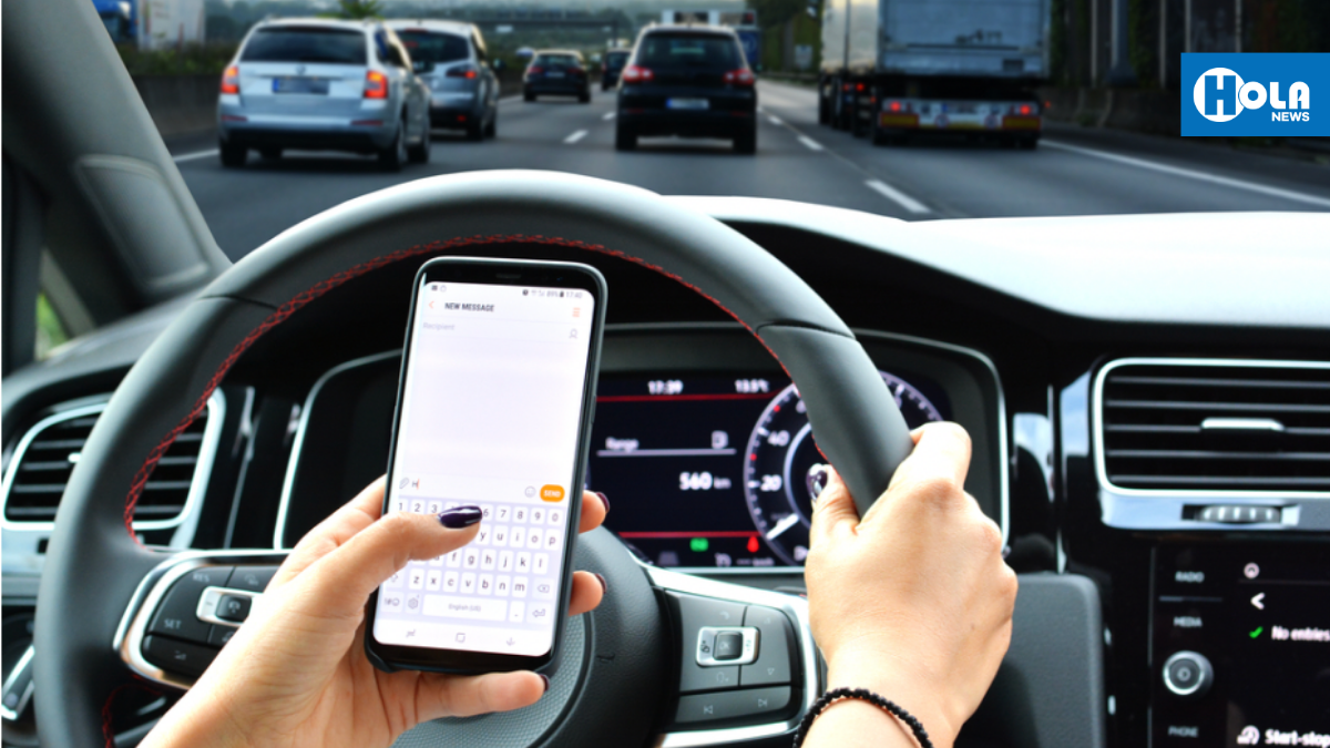 ¿Es ilegal hablar y enviar mensajes de texto mientras se conduce?