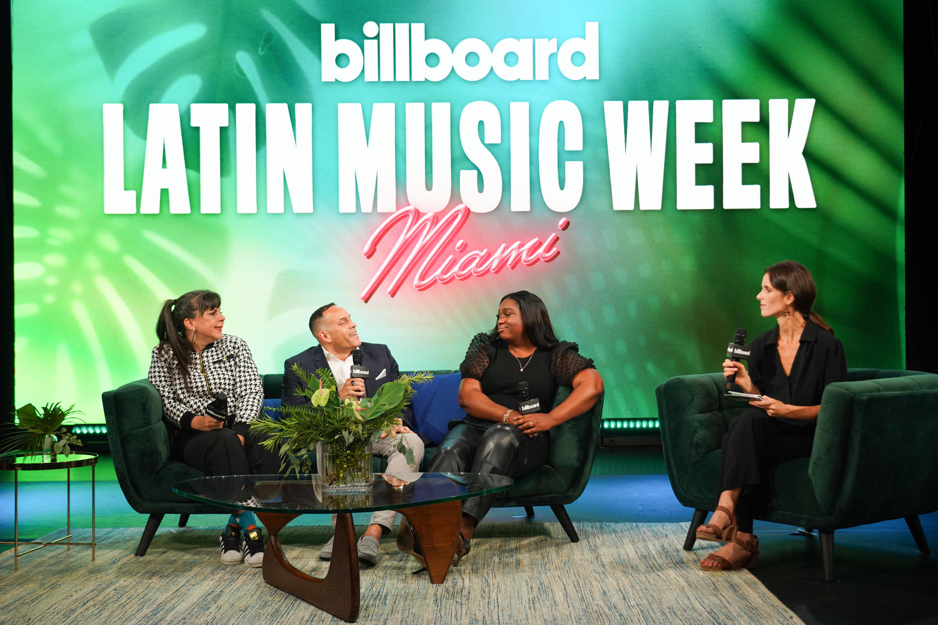 El regional mexicano emerge como una fuerza dominante en la música latina Fotografía cedida por Billboard donde aparecen (desde la izquierda) Angela "Angie" Martínez, Denny Marte, Sherrese Clarke Soares y Hannah Karp hablando en un panel durante la jornada inaugural de la Semana de la Música Latina de Billboard celebrado hoy, en el Faena Forum de Miami Beach, en el sur de Florida (EE.UU.). EFE/ Romain Maurice/Billboard /SOLO USO EDITORIAL /NO VENTAS /SOLO DISPONIBLE PARA ILUSTRAR LA NOTICIA QUE ACOMPAÑA /CRÉDITO OBLIGATORIO