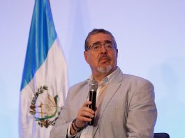 Fotografía de archivo del presidente electo de Guatemala, Bernardo Arévalo de León. EFE/David Toro

