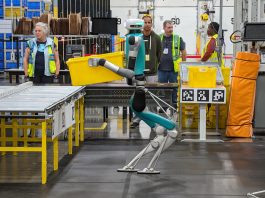 Amazon apuesta por un nuevo sistema robótico y más IA en almacenes para agilizar envíos Fotografía del interior del almacén con nuevas máquinas de clasificación y brazos robóticos equipados con inteligencia artificial (IA) de Amazon, en Sumner (Estados Unidos). EFE/ Sarah Yanez Richards