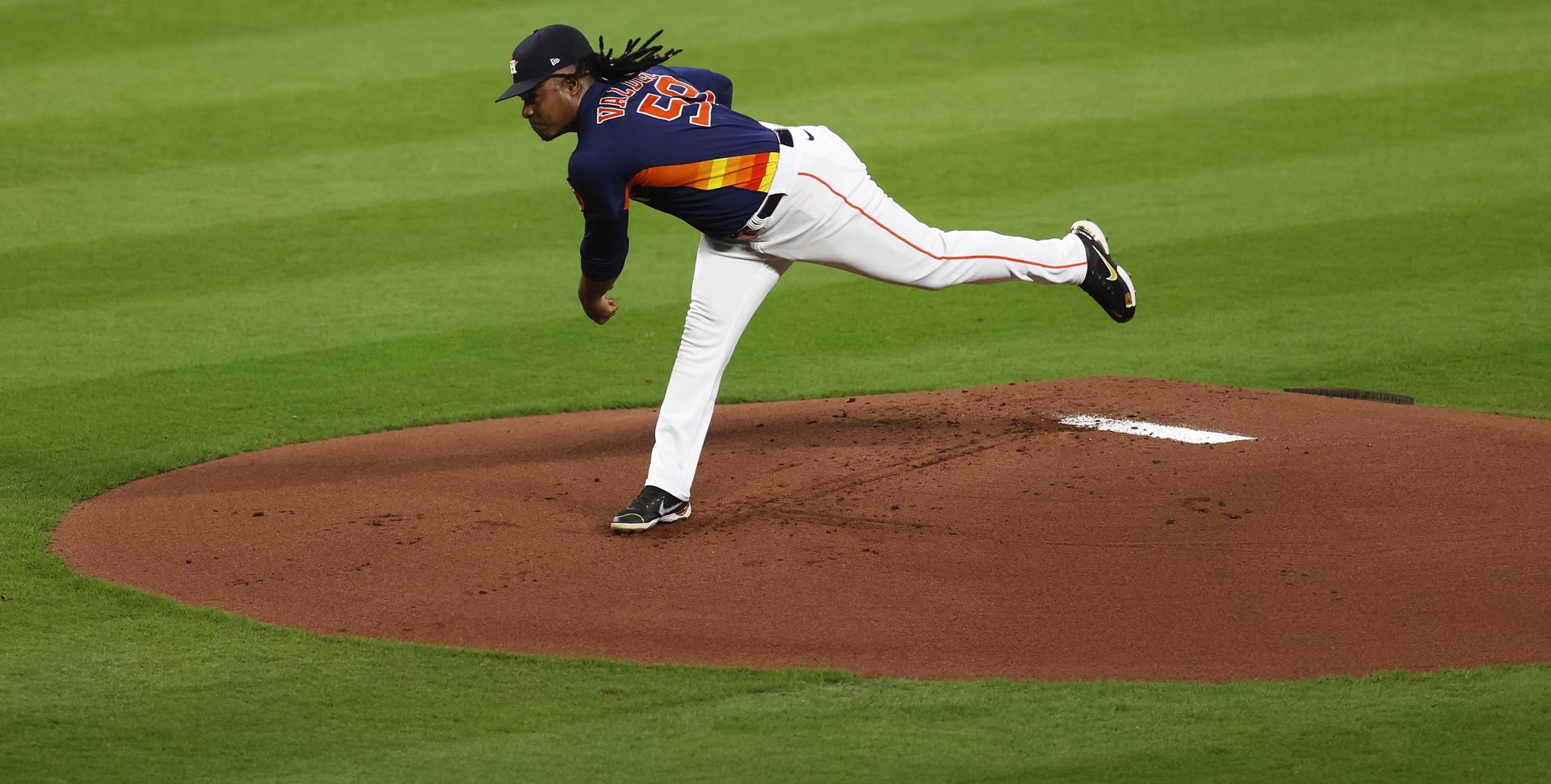 Cuadrangulares de dominicano catapulta victoria de los Astros