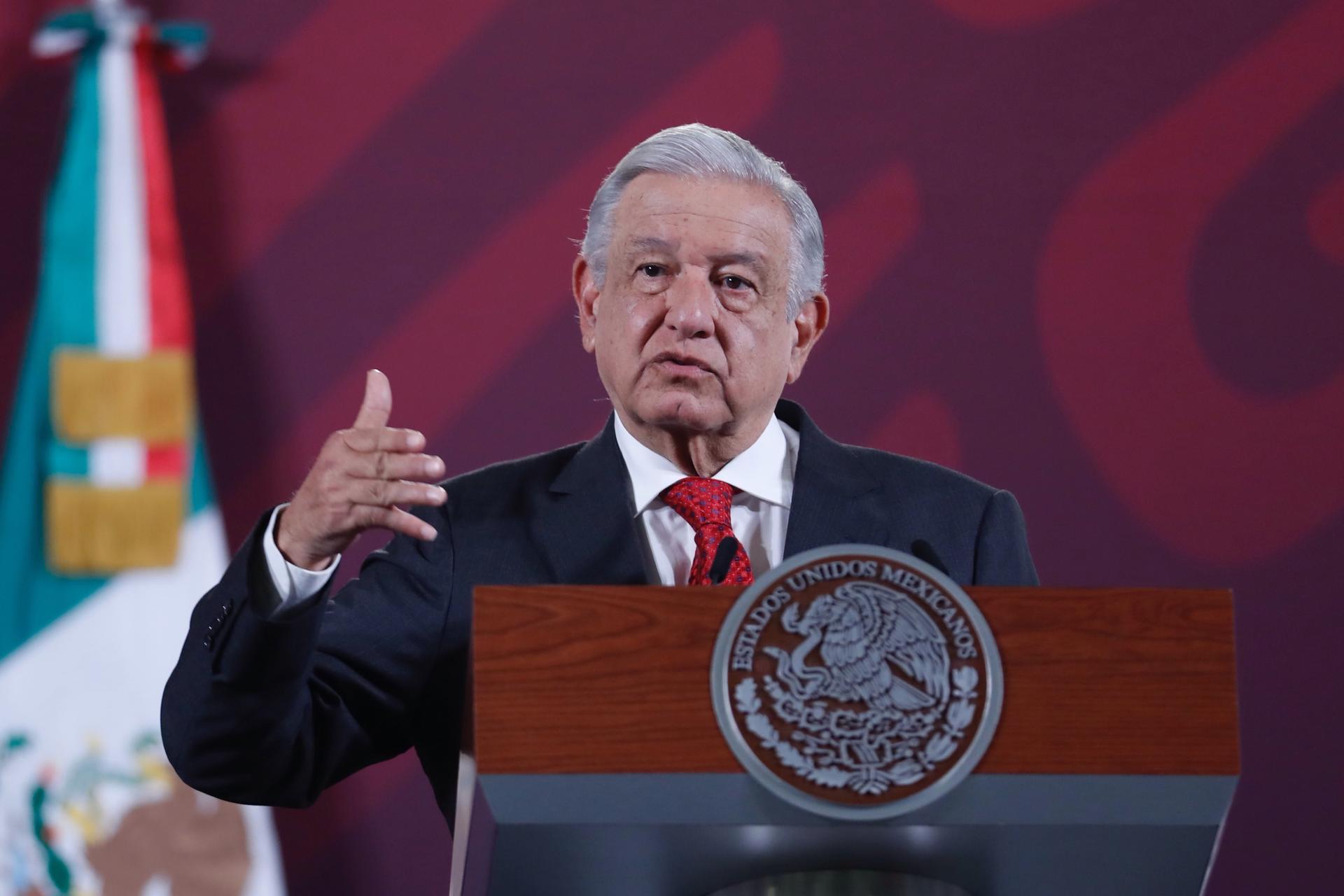 López Obrador admite que permanecen 31 desaparecidos tras Otis y la mayoría está en el mar El presidente de México, Andrés Manuel López Obrador, habla durante su rueda de prensa matutina hoy, en el Palacio Nacional de la Ciudad de México (México). EFE/ Sáshenka Gutiérrez