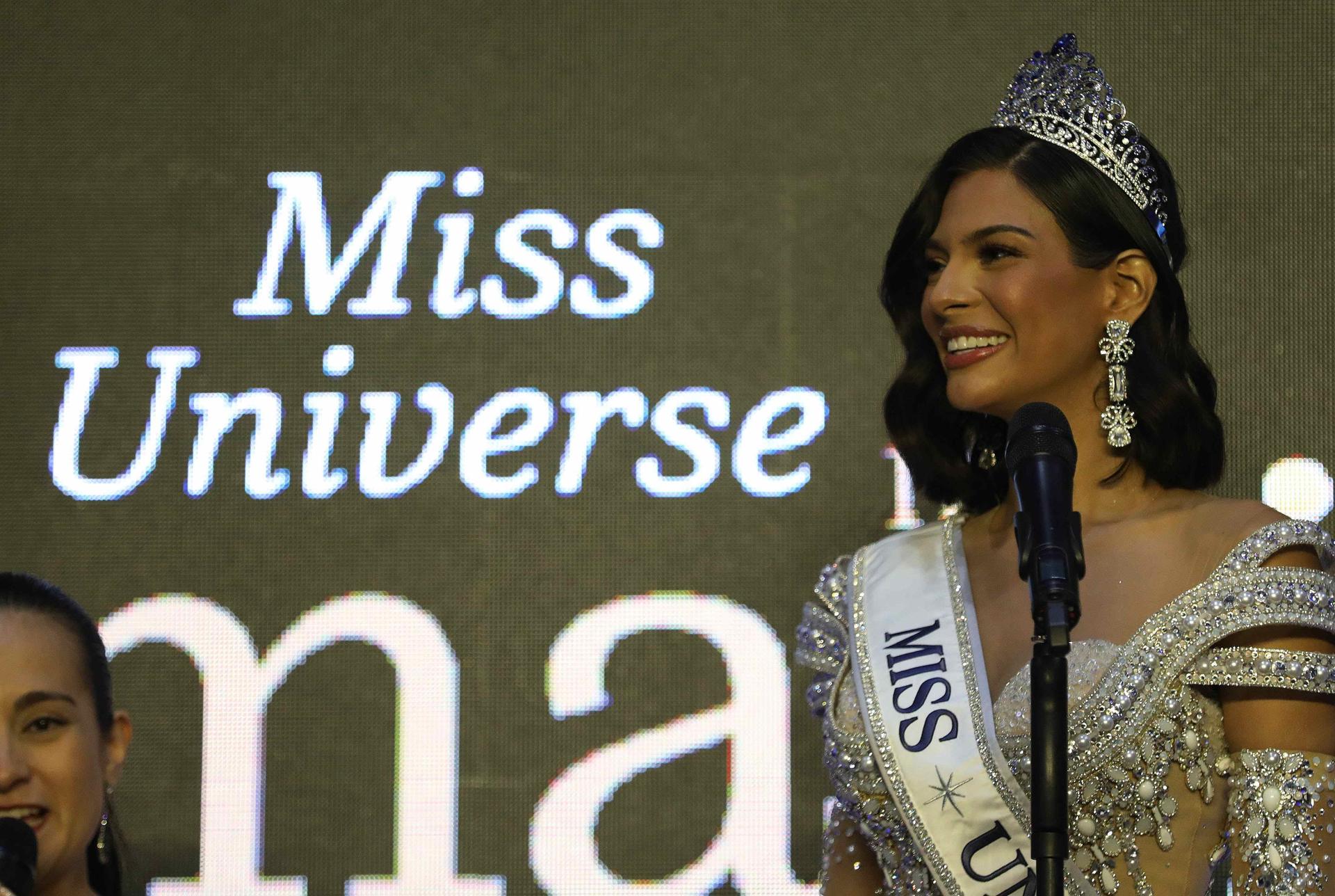 El Gobierno de Daniel Ortega prohíbe regresar a su país a la directora de Miss Nicaragua Miss Nicaragua, Sheynnis Palacios, habla luego de ser coronada como la nueva Miss Universe 2023 en San Salvador (El Salvador). Imagen de archivo. EFE/ Miguel Lemus