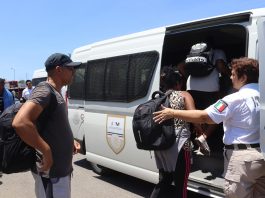 Miembros del Instituto Nacional de Migración (INM) realizan operativos para recoger personas migrantes en Tapachula (México). Imagen de archivo. EFE/Juan Manuel Blanco
