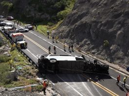 Fotografía de archivo de un autobús de pasajeros tras un accidente en Chiapas, (México). EFE/Jesús Méndez
