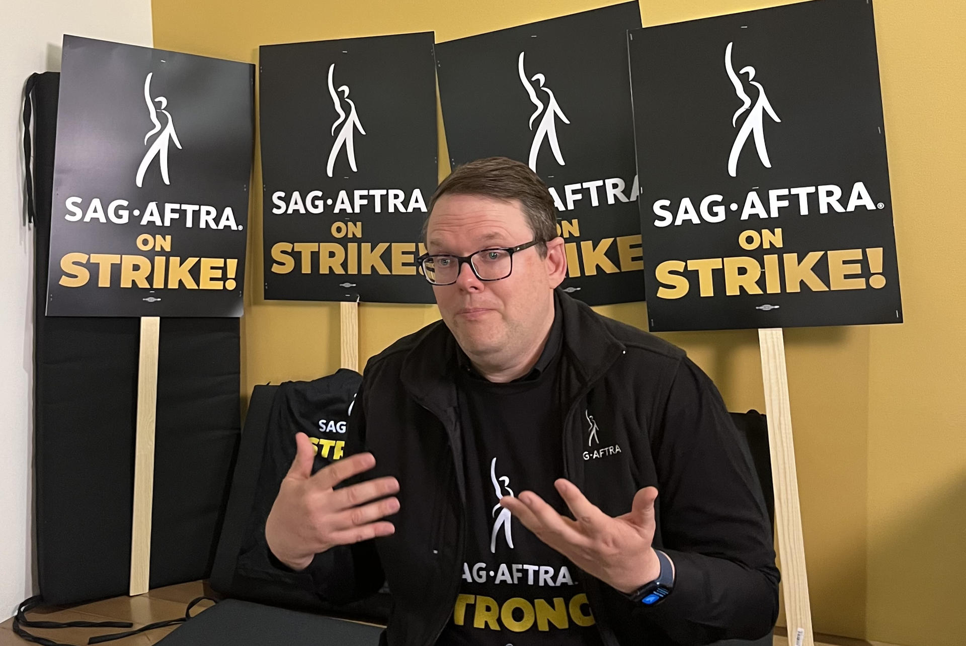 El sindicato de actores de Hollywood ratifica su nuevo convenio colectivo con los estudios Fotografía de archivo del negociador jefe del Sindicato de Actores de Hollywood (SAG-AFTRA), Duncan Crabtree-Tree. EFE/ Guillermo Azábal