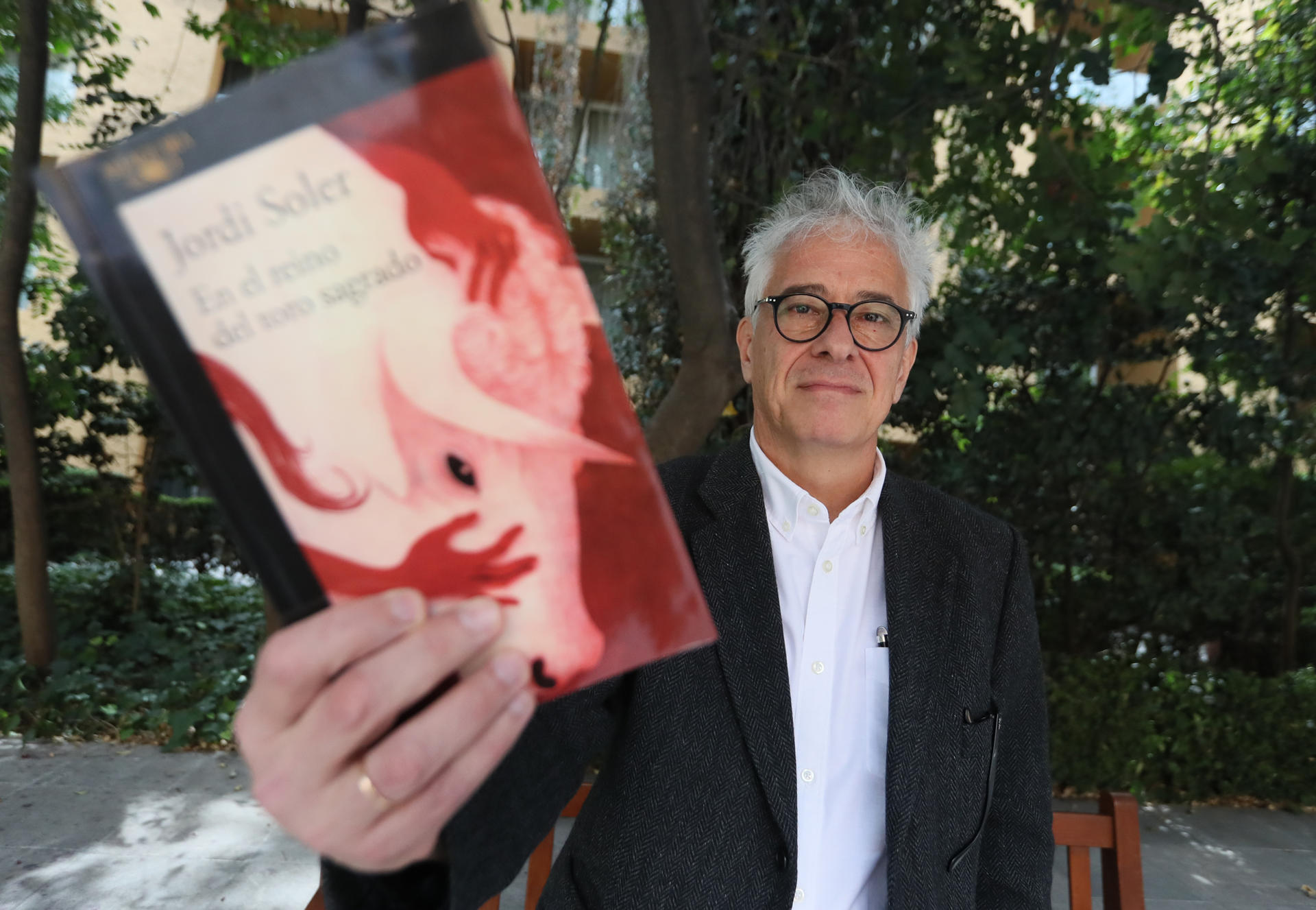 Mitos mexicanos y griegos, amor y violencia, las “fuerzas” del nuevo libro de Jordi Soler El escritor Jordi Soler posa durante una entrevista con EFE, el 15 de febrero de 2023, en la Ciudad de México (México). EFE/ Mario Guzmán