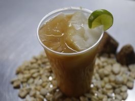 El tejuino, la bebida sagrada de maíz del occidente de México, adquiere nueva popularidad Fotografía de 'Tejuino', bebida elaborada a base de maíz, el 14 de febrero de 2024, en la ciudad de Guadalajara, en Jalisco (México). EFE/ Francisco Guasco