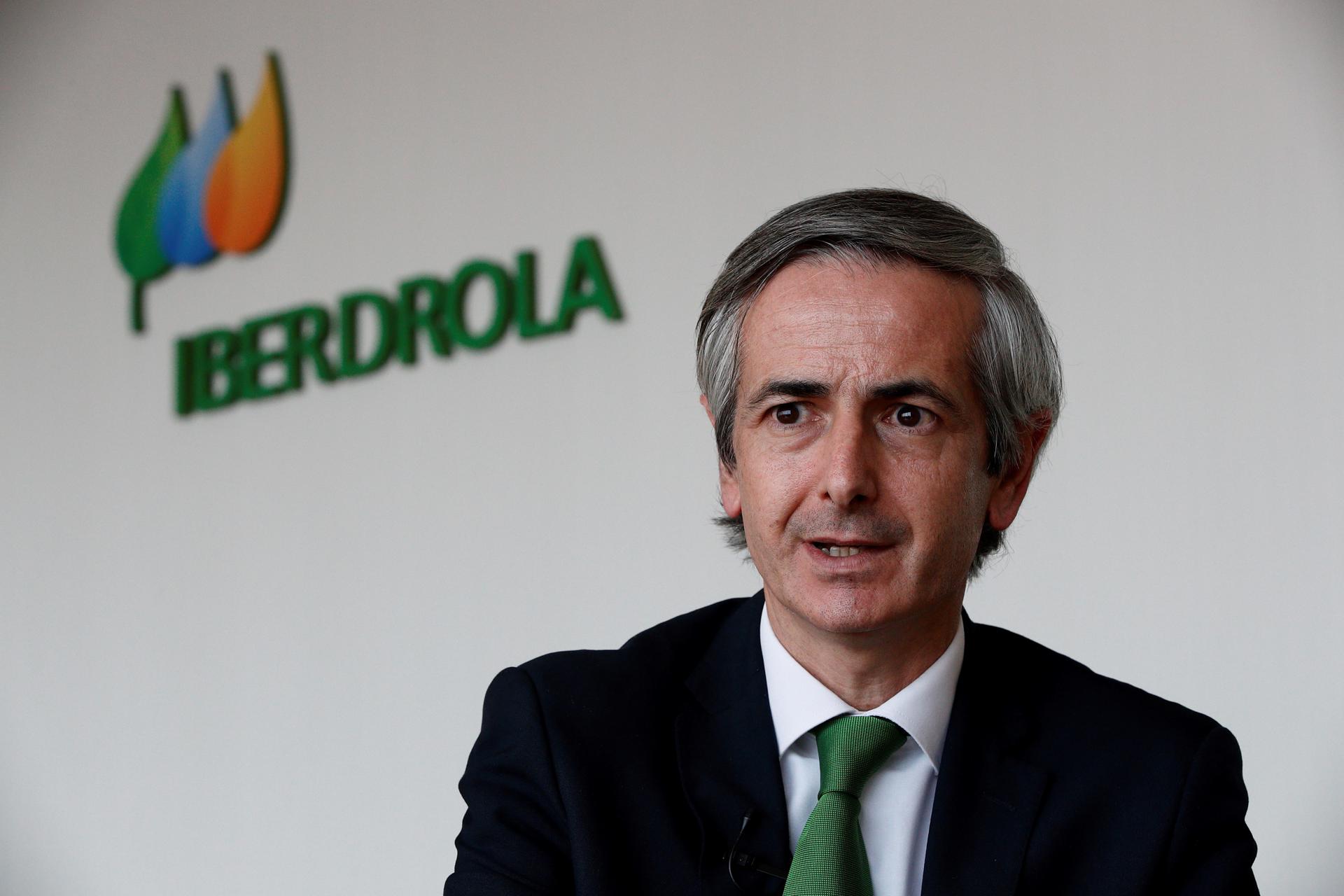 Ente regulador condiciona compra de 13 plantas a Iberdrola por el Gobierno mexicano Fotografía de archivo del presidente de la Asociación Mexicana de Energía (AME) y director general de Iberdrola México, Enrique Alba, durante una entrevista con Efe, en Ciudad de México (México). EFE/José Méndez