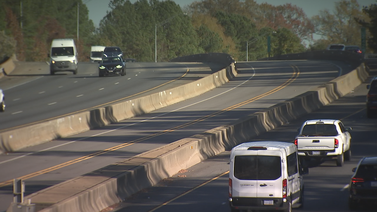 Carriles para autobuses en Independence Blvd. abrirán pronto Los carriles vacíos para autobuses en Independence Boulevard estarán abiertos para su uso pronto.