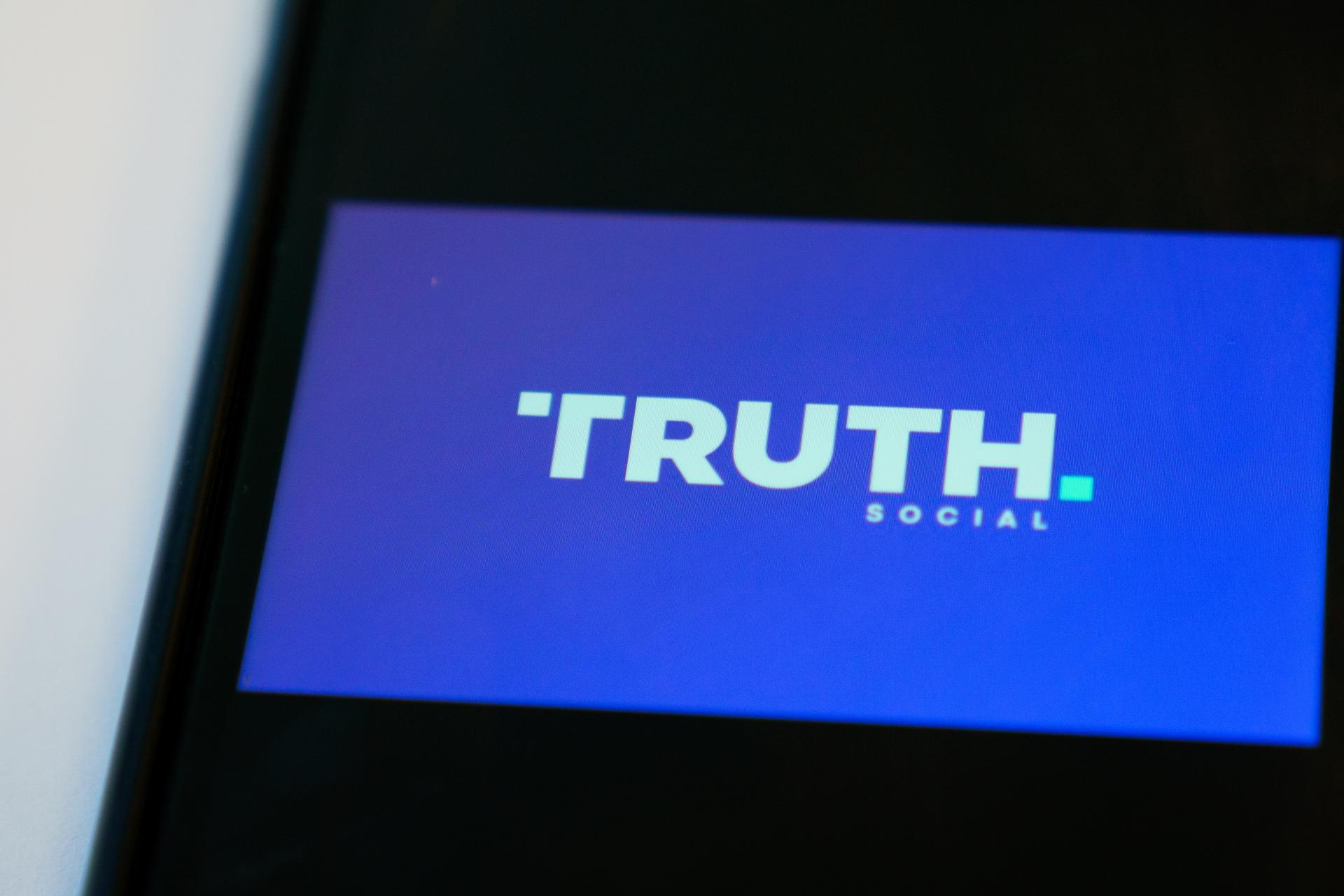 Trump Media cae más de un 10 % tras anunciar que Truth Social saltará al ‘streaming’ Archivo. EFE/EPA/WILL OLIVER