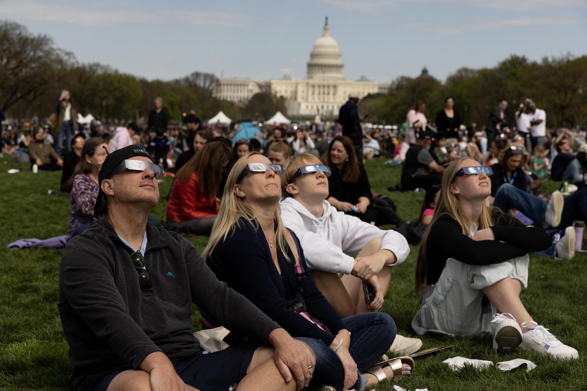 Preocupación por la salud ocular en EE.UU. tras el eclipse ¿Tengo daño en mis ojos? EFE/EPA/MICHAEL REYNOLDS