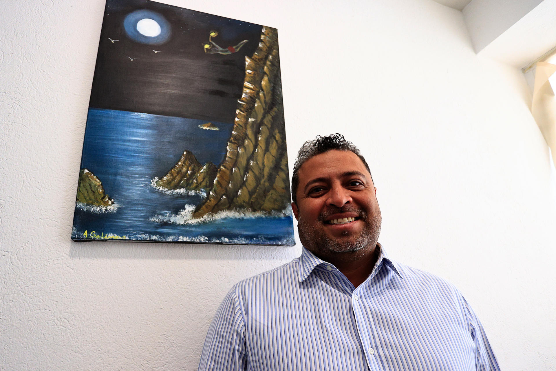 El Tianguis Turístico de México, mayor evento del sector, espera levantar a Acapulco El secretario de Turismo de Guerrero, Santos Ramírez Cuevas, habla durante una entrevista con EFE el 8 de abril de 2024, en el balneario de Acapulco en Guerrero (México). EFE/David Guzmán