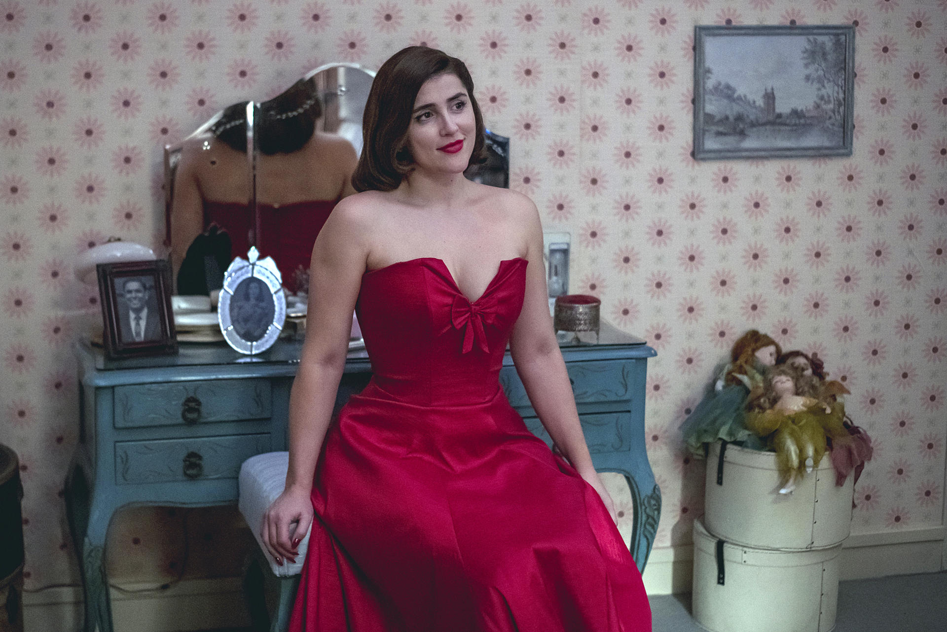 ‘Consuelo’, la comedia mexicana que remarca la “fortuna” de las mujeres de hoy Fotografía cedida este viernes por la plataforma ViX, donde se observa a la actriz Cassandra Sánchez, en un fragmento de la serie 'Consuelo'. La serie mexicana 'Consuelo', que llega este viernes a la plataforma ViX, es un "gran recordatorio" de lo "afortunadas" que son las mujeres de hoy porque explica, con mirada cómica, cómo una mujer separada reflota su economía con un negocio poco habitual. EFE/ViX/SOLO USO EDITORIAL/SOLO DISPONIBLE PARA ILUSTRAR LA NOTICIA QUE ACOMPAÑA (CRÉDITO OBLIGATORIO)