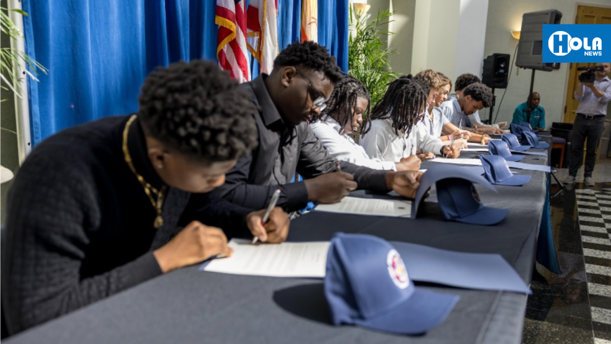 Estudiantes reciben becas y serán bomberos