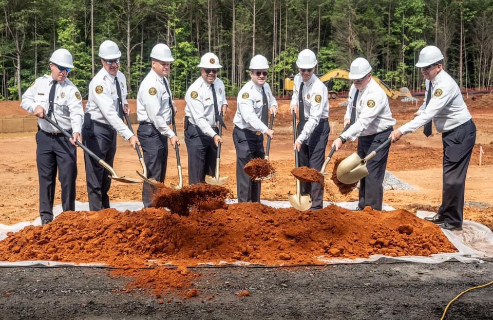Inició construcción de estación de bomberos eléctrica