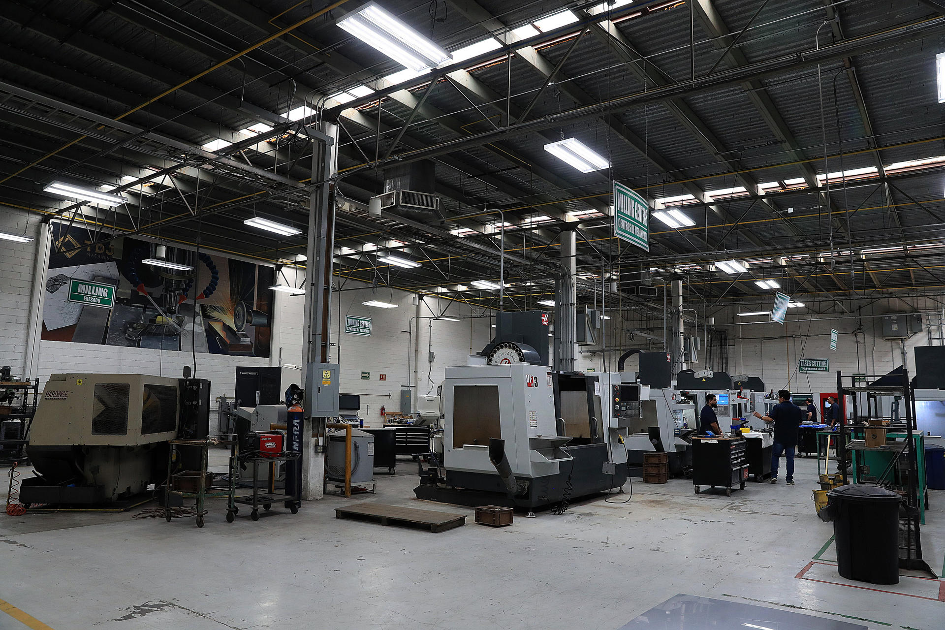 La maquiladora del norte de México tiembla ante anuncio de arancel al acero ajeno al T-MEC Empleados trabajan en una maquiladora este sábado en Ciudad Juárez, Chihuahua (México). EFE/ Luis Torres