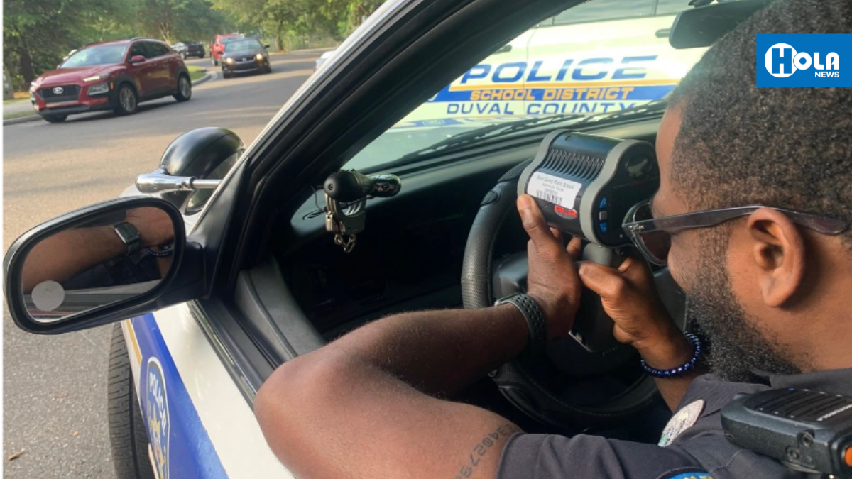 Policía vigila zonas escolares