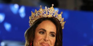 Cuba volverá a Miss Universo tras 57 años con una reina cubana coronada en Miami La Miss Universo Cuba, Marianela Ancheta, posa con su corona y cinta durante la ceremonia de selección este jueves, en el Centro de Arte y Entretenimiento Milander en Miami (Estados Unidos). EFE/ Marlon Pacheco