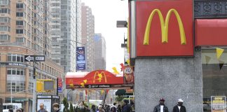 El brote de E.coli en McDonald’s de EE.UU. se vincula a las cebollas frescas Imagen de archivo de uno de los McDonalds de Nueva York, Estados Unidos. EFE/Andrew Gombert