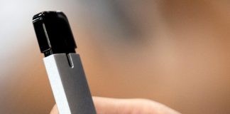 El Senado mexicano aprueba reforma que prohíbe vapeadores y fentanilo en la Constitución Imagen de archivo. EFE/EPA/ETIENNE LAURENT