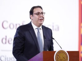 Home Depot anuncia una inversión de 1.300 millones de dólares en México El director general de la compañía de Home Depot, José Antonio Rodríguez Garza, habla en una conferencia de prensa este jueves, en el Palacio Nacional, en Ciudad de México (México). EFE/Sáshenka Gutiérrez