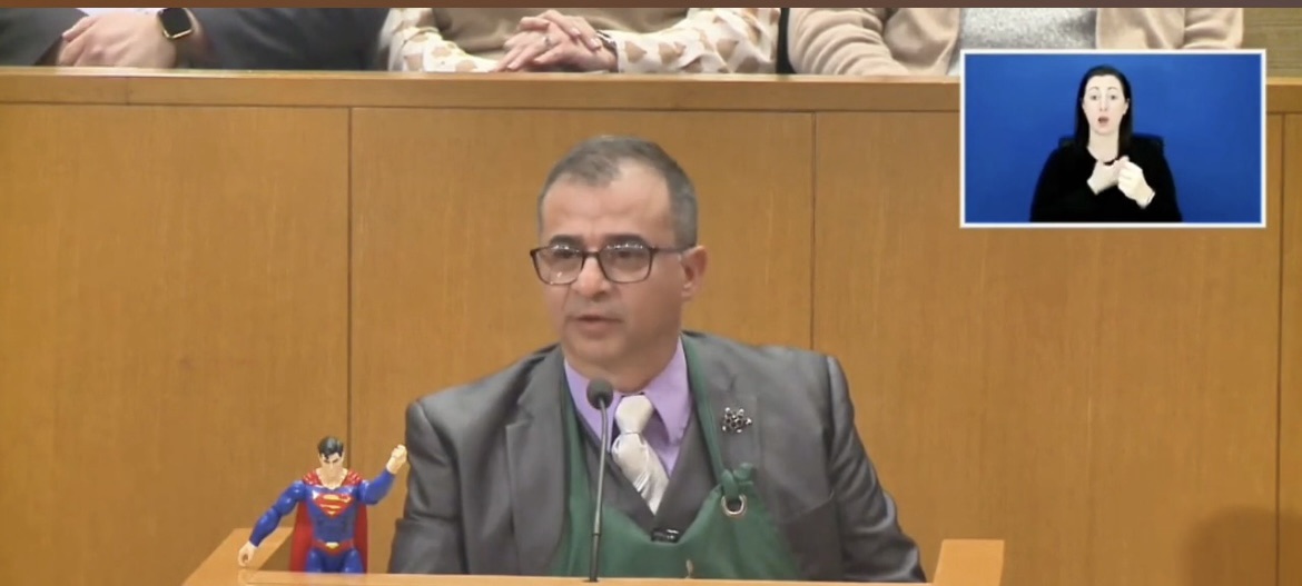 Dueño de negocio alienta a defender a la comunidad latina