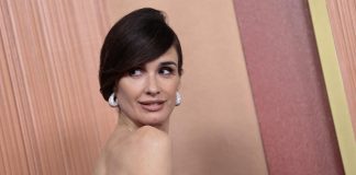 Paz Vega dice que es “maravilloso” que Karla Sofía Gascón esté presente en los Òscar La actriz española Paz Vega fue registrada este domingo, 2 de marzo, a su llegada a la alfombra roja de la edición 97 de los Premios Óscar, en el Teatro Dolby de Hollywood, en Los Ángeles (CA, EE.UU.). EFE/David Swanson