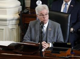 Líder republicano en Texas quiere ponerle el nombre del estado a un corte de carne Fotografía de archivo donde aparece el vicegobernador Dan Patrick. EFE/EPA/Adam Davis