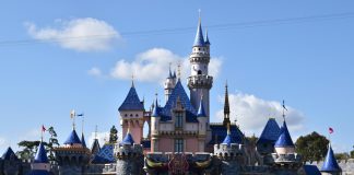 Disneyland arranca las celebraciones de su 70 aniversario con una mirada nostálgica Fotografía de las instalaciones del Disneyland California Adventure Park este martes, en Anaheim (Estados Unidos). EFE/ Mónica Rubalcava