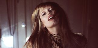 Miley Cyrus experimenta musical y estéticamente en su nuevo álbum, ‘Something Beautiful’ Miley Cyrus se ha lanzado de lleno a la experimentación, tanto musical como estética, con su nuevo álbum, 'Something Beautiful', lanzado este viernes, y que cuenta con una película musical que se estrenará el 6 de junio en el Festival de Tribeca. EFE/Sony Music / SOLO USO EDITORIAL/SOLO DISPONIBLE PARA ILUSTRAR LA NOTICIA QUE ACOMPAÑA (CRÉDITO OBLIGATORIO)