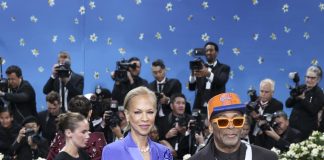 Los famosos alaban y lucen el dandismo negro en la Met Gala sin entrar en política EFE/EPA/JUSTIN LANE