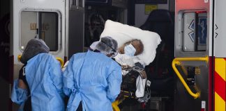 UnitedHealth pagó a residencias para reducir traslados hospitalarios, según The Guardian Imagen de archivo. EFE/EPA/MICHAEL REYNOLDS