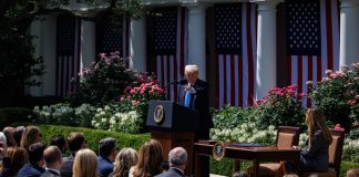 Trump cuestiona que no se anunciara antes el cáncer de Biden y pide explicaciones EFE/EPA/SAMUEL CORUM / POOL