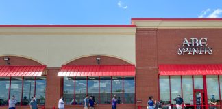 Proyecto de ley busca abrir tiendas ABC los domingos en NC