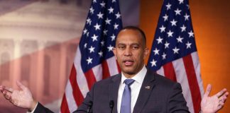 Los demócratas presionan contra el plan fiscal de Trump en plena pelea con Musk Fotografía de archivo. EFE/EPA/WILL OLIVER