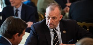 Hawái decreta estado de emergencia y evacúa zonas costeras ante posible impacto de tsunami Archivo. EFE/EPA/FRANCIS CHUNG / POOL