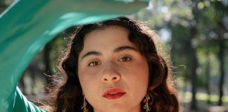 Silvana Estrada anuncia fecha de su segundo álbum de estudio, ‘Vendrán suaves lluvias’ Fotografía cedida por Jackie Russo a través de Glassnote Music donde aparece la cantante y compositora mexicana Silvana Estrada. Estrada anunció este martes la fecha del lanzamiento de su segundo álbum de estudio, titulado 'Vendrán suaves lluvias', que produce en solitario y que saldrá a la venta el 17 de octubre bajo el sello de Glassnote Records. EFE/ Jackie Russo /SOLO USO EDITORIAL/NO VENTAS/SOLO DISPONIBLE PARA ILUSTRAR LA NOTICIA QUE ACOMPAÑA (CRÉDITO OBLIGATORIO) 