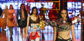 Los iconos pop de los años 90 reviven en una colección de ropa en México Modelos lucen prendas de la 'Colección 18' de la marca No Name, del diseñador mexicano Joanthan Morales, durante la 83 edición de Intermoda este jueves, en la Ciudad de Guadalajara, en Jalisco (México). EFE/ Francisco Guasco