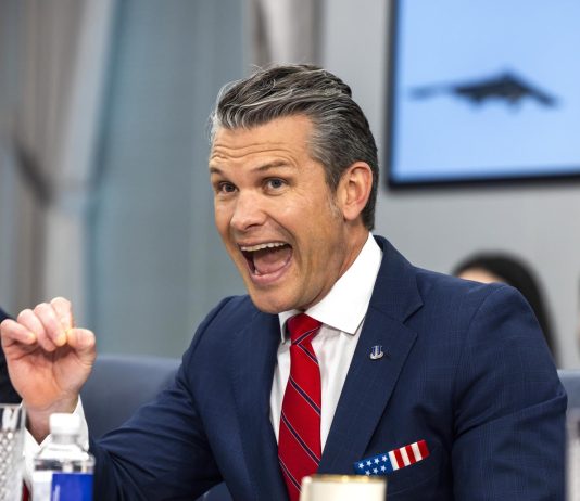 EE.UU. veta la implicación de mano de obra China en sus sistemas de defensa del Pentágono EFE/EPA/JIM LO SCALZO