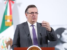 Cuatro farmacéuticas invertirán 560 millones de dólares para “autosuficiencia” de México El secretario de Economía, Marcelo Ebrard, habla en una rueda de prensa este jueves, en el Palacio Nacional de Ciudad de México (México). EFE/ Mario Guzmán