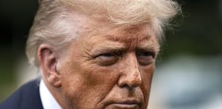 El recorte de Trump a medios públicos: golpe “devastador” para canales y radios locales Fotografía de archivo del 15 de julio de 2025 del presidente de Estados Unidos, Donald Trump, asistiendo a una rueda de prensa en Washington (EE.UU.). EFE/ Al Drago / EPA/ BLOOMBERG POOL