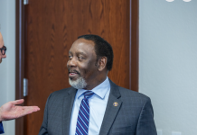 Condado de Orange firma acuerdo con ICE