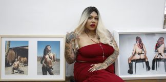 El “glitter radiactivo” de la mexicana Sandra Blow destella con arte queer salas del MoMA La fotógrafa mexicana Sandra Blow, posa durante una entrevista con EFE este viernes, en la Ciudad de México (México). EFE/ Sáshenka Gutiérrez