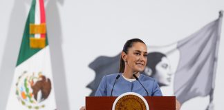 Sheinbaum afirma que la salida de Iberdrola de México se debe a “una decisión empresarial” Fotografía cedida por la Presidencia de México de su mandataria, Claudia Sheinbaum, hablando en una rueda de prensa este viernes, en el Palacio Nacional de Ciudad de México (México). EFE/ Presidencia de México /SOLO USO EDITORIAL/ NO VENTAS/ SOLO DISPONIBLE PARA ILUSTRAR LA NOTICIA QUE ACOMPAÑA (CRÉDITO OBLIGATORIO)