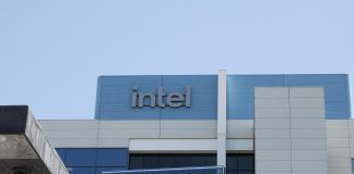 Trump dice que EEUU ya “posee y controla” el 10% de INTEL Fotografía de archivo que muestra el exterior de la sede corporativa de Intel Santa Clara, California (Estados Unidos). EFE/ John G. Mabanglo