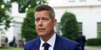 La NASA planea construir una base nuclear en la Luna como parte de su “carrera” con China Archivo. EFE/EPA/WILL OLIVER