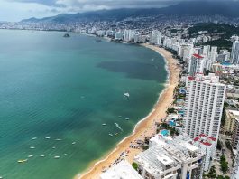 Sector terciario prevé impacto por alerta de viaje de EE.UU. a Guerrero, en sur de México Fotografía aérea de la playa este sábado, en Acapulco (México). EFE/ David Guzmán