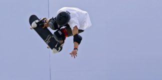 Estados Unidos quiere impresionar con sus nuevos embajadores Un deportista participa en una competencia de monopatinaje durante los Juegos Olímpicos de París 2024. EFE/EPA/MOHAMMED BADRA