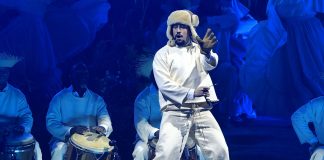 Leyendas del deporte y de la música, invitados especiales a la residencia de Bad Bunny Fotografía de archivo del cantante puertorriqueño Bad Bunny durante un concierto en el Coliseo de Puerto Rico en San Juan (Puerto Rico). EFE/ Thais Llorca